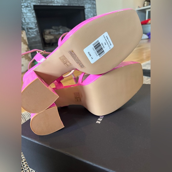 Fashion to Figure Kenna Platform Heels - Picture 3 of 3